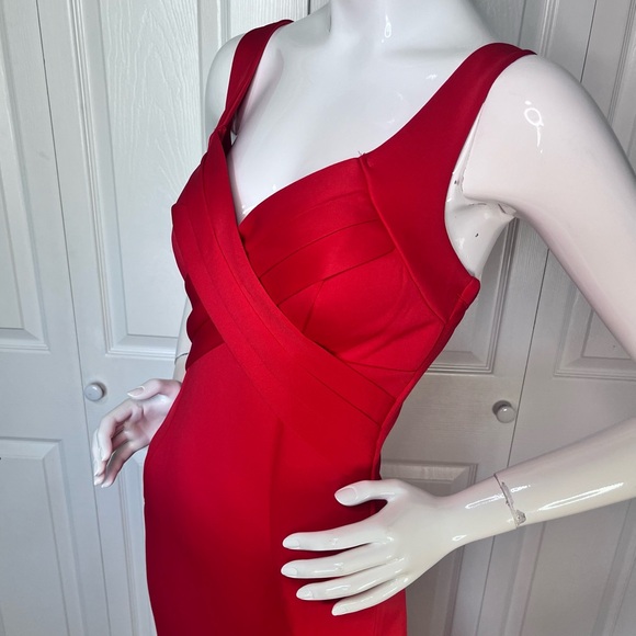 Long red evening gown - Picture 2 of 6